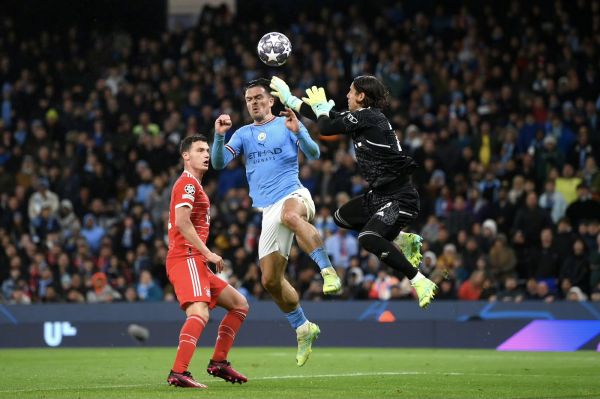 当他吸引两 当他吸引两